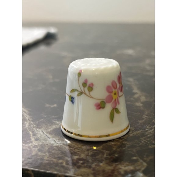 Vintage Hammersley Bone China Thimble, Floral Design - Picture 2 of 5